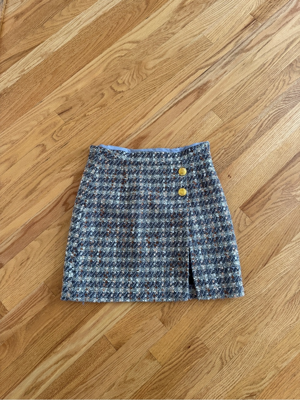 Tweed skirt with gold button embellishments Lea and viola
